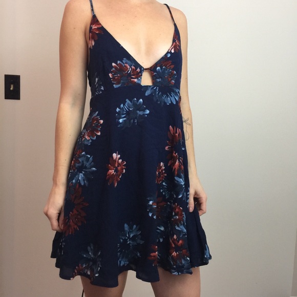 Lulus Dresses & Skirts - NWT Lulu’s Navy Floral Printed Sleeveless Dress